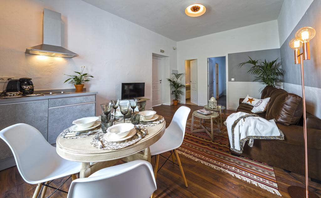 Selecta Apartments Los Venerables Seville Room photo