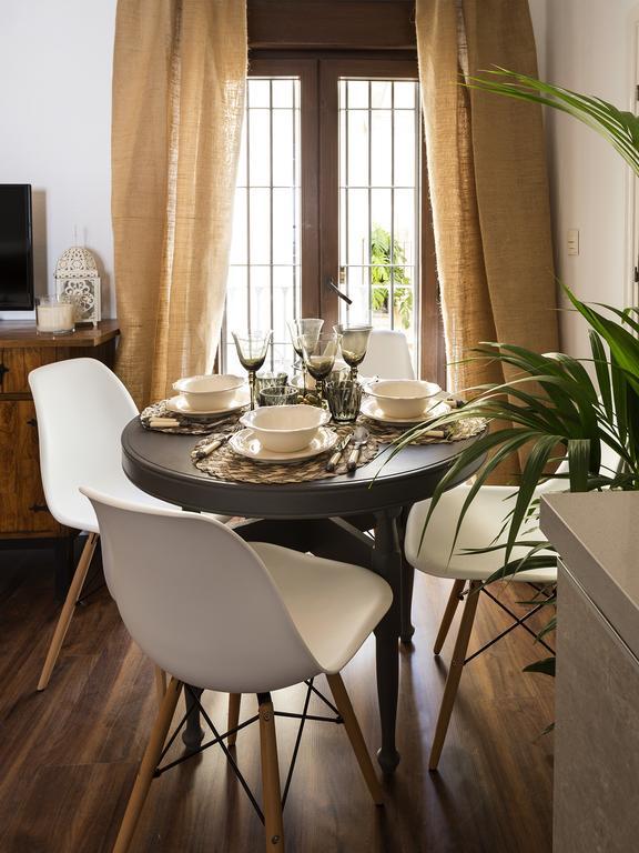 Selecta Apartments Los Venerables Seville Room photo