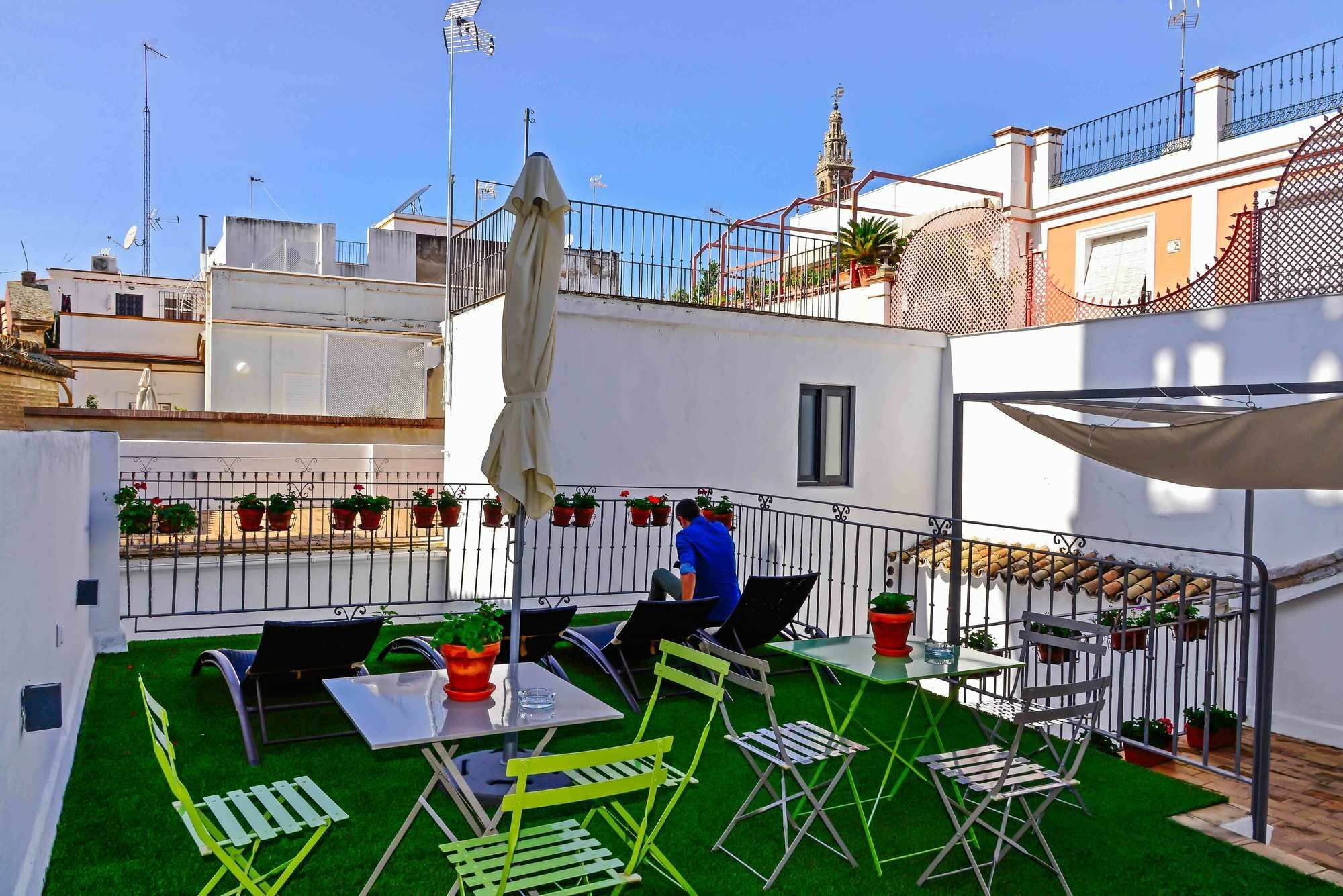 Selecta Apartments Los Venerables Seville Exterior photo