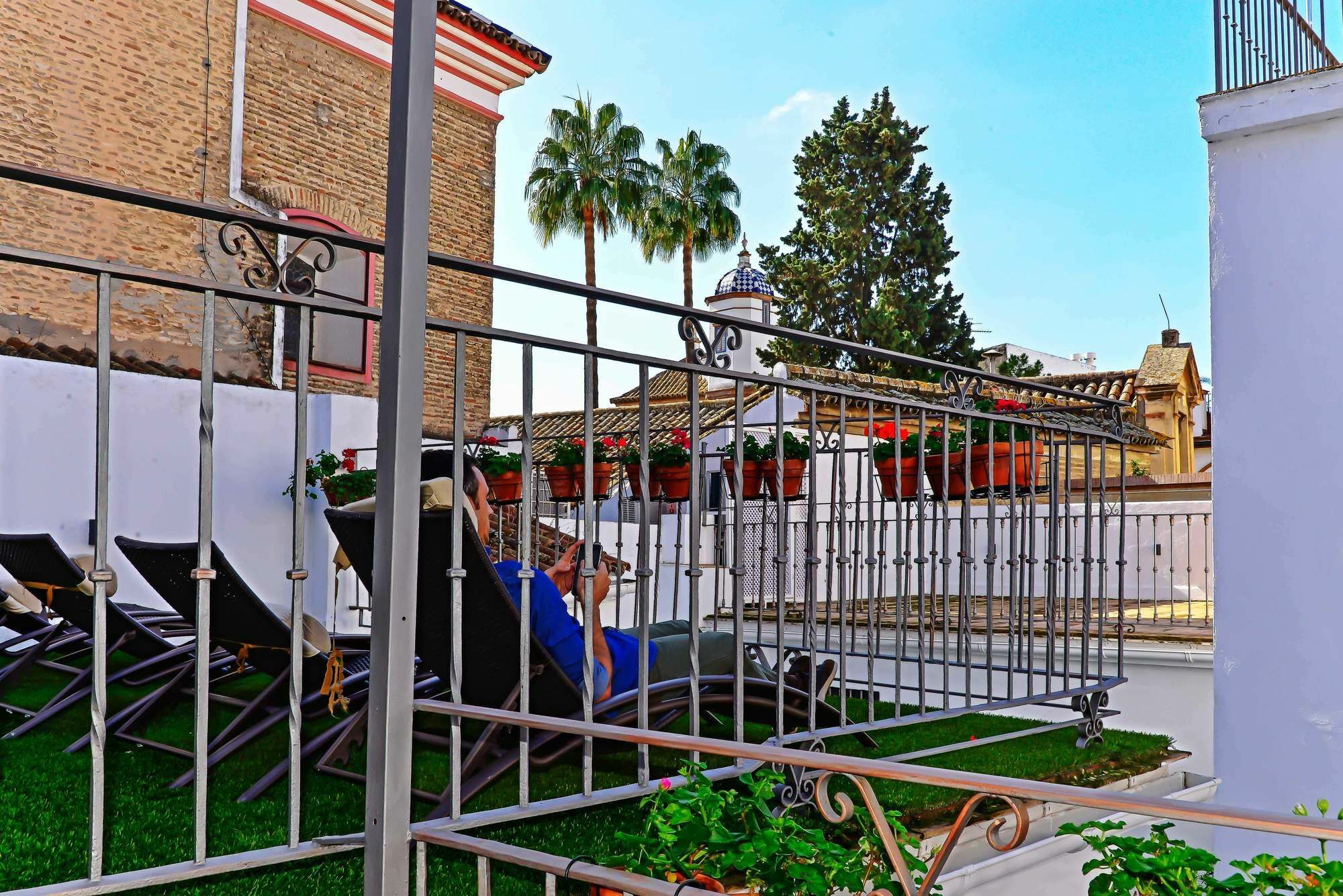 Selecta Apartments Los Venerables Seville Exterior photo
