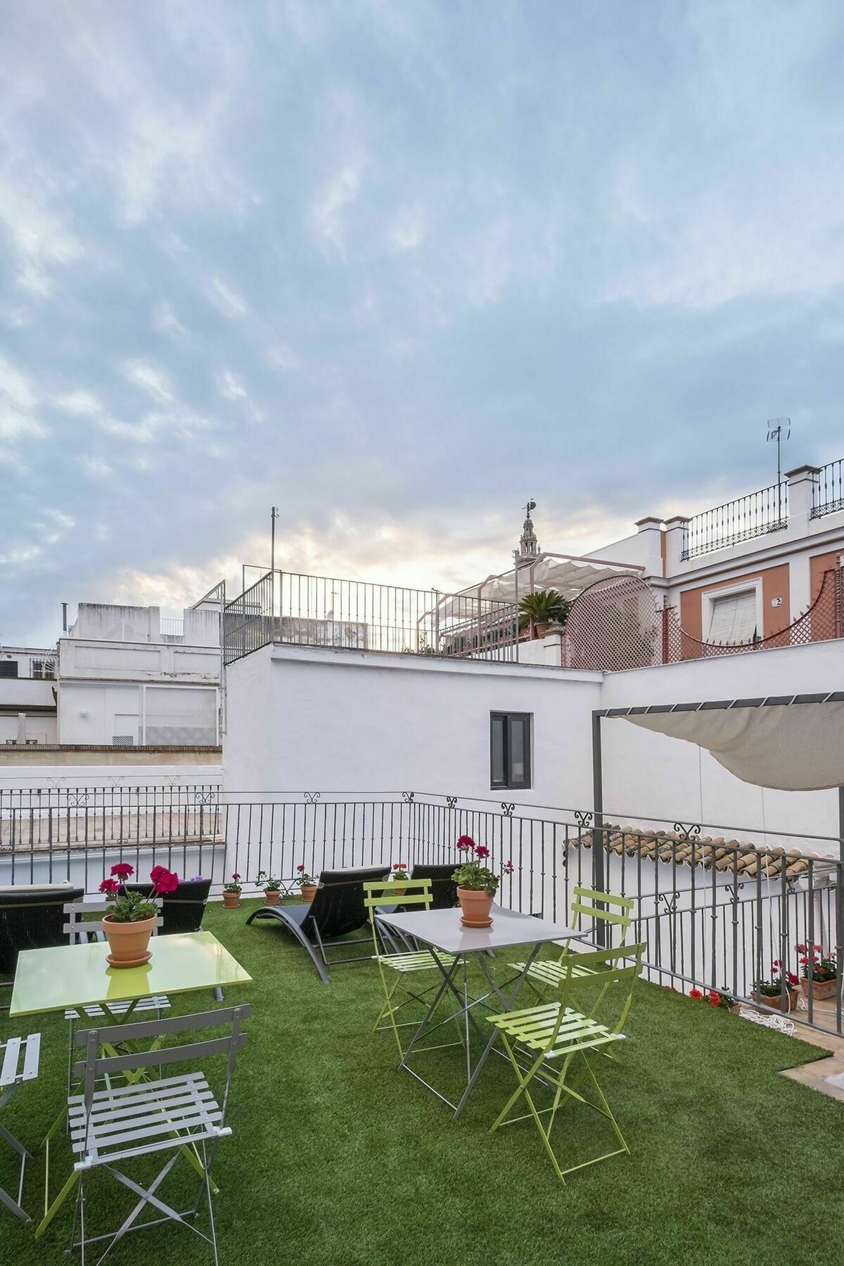 Selecta Apartments Los Venerables Seville Exterior photo