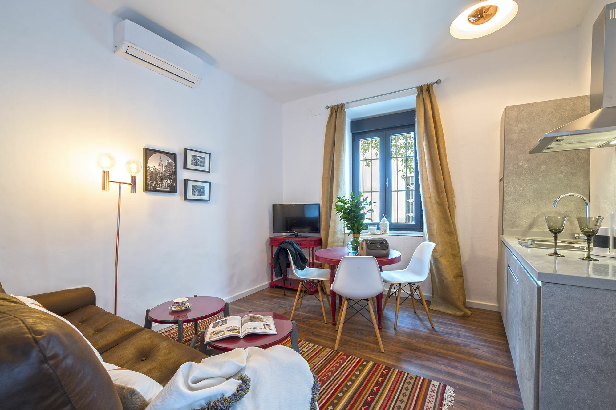 Selecta Apartments Los Venerables Seville Exterior photo